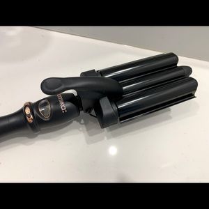 Amika triple barrel deep waver
